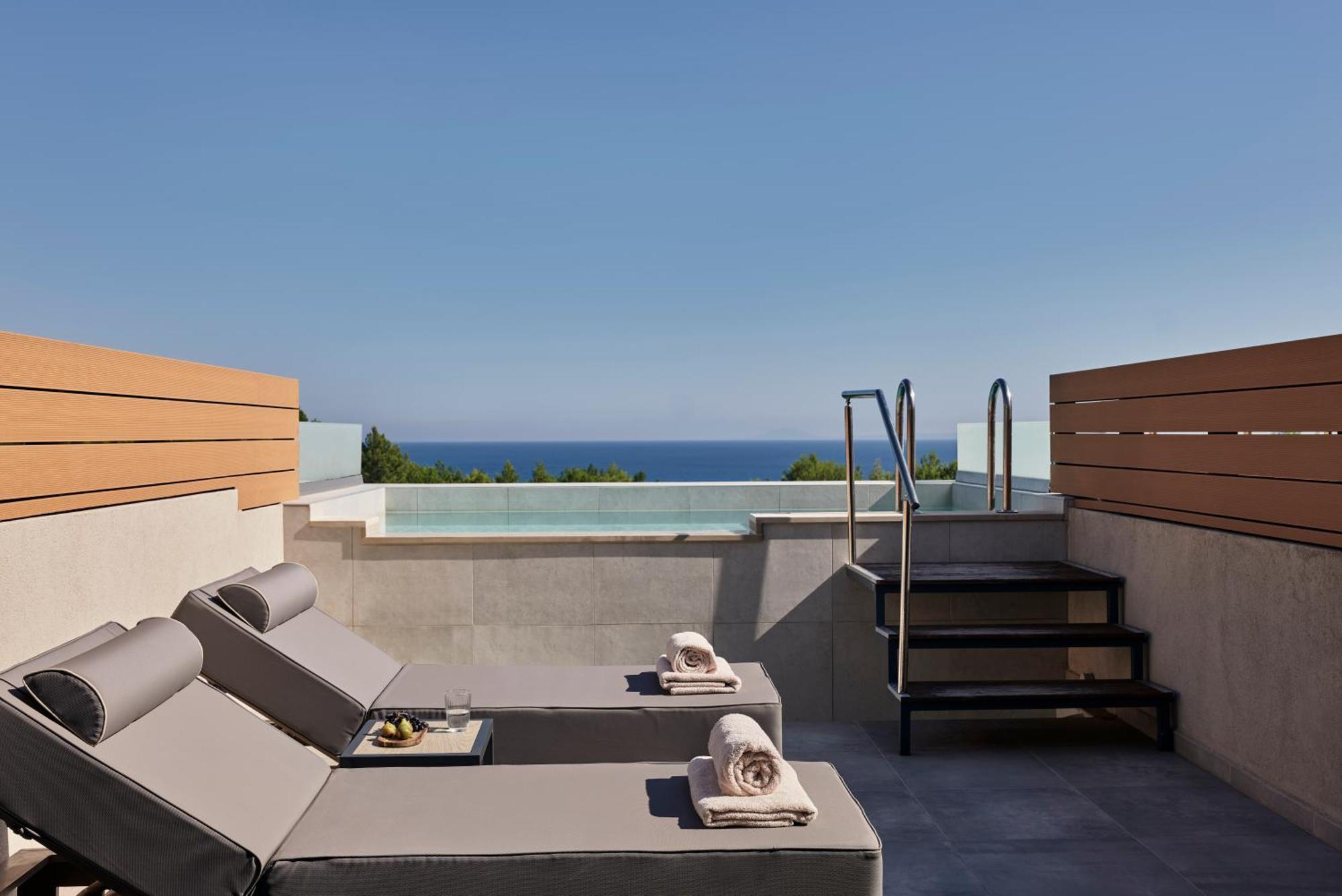 Celestial All Suites Afrato Quarto foto